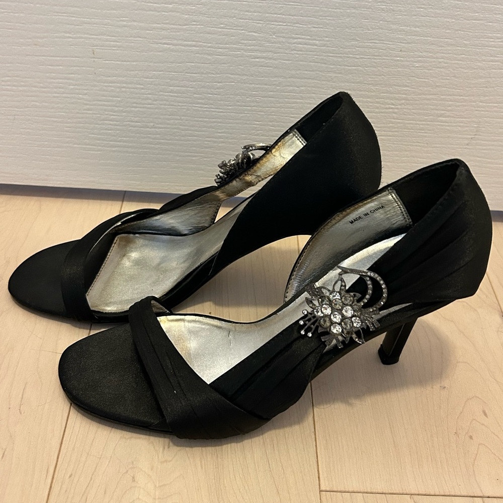 New never worn Aldo Black Rhinestone 2.5" Heel Pumps